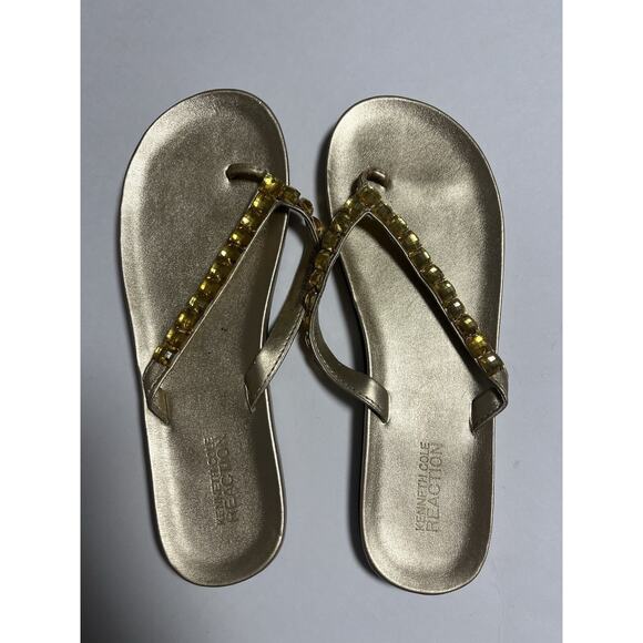 Kenneth Cole women's‎ gold flip flop’s size 5/6 - Picture 1 of 2